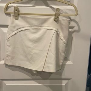 BCBG white envelope skort